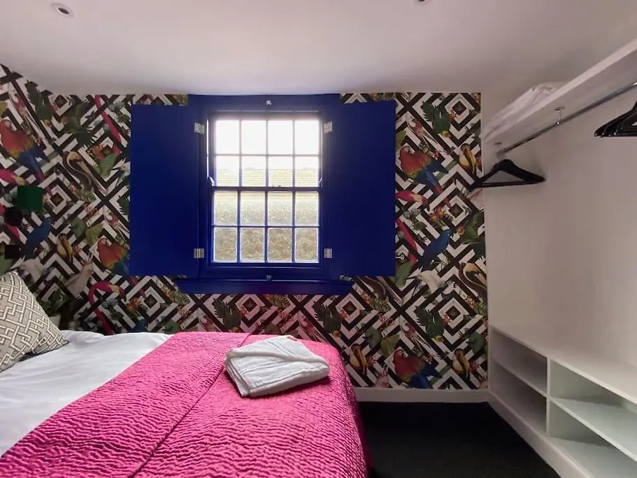 Birdcage Heritage Cottage - City Centre Vibrant 브라이턴